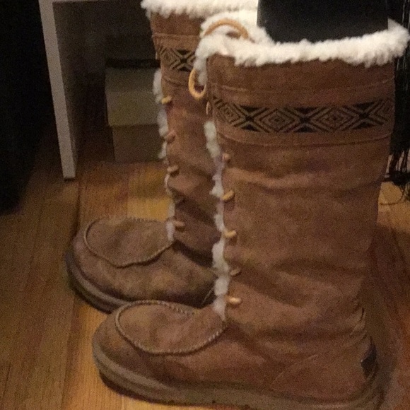 Ugg Boots with cool tribal print Sz 9 - Picture 1 of 5